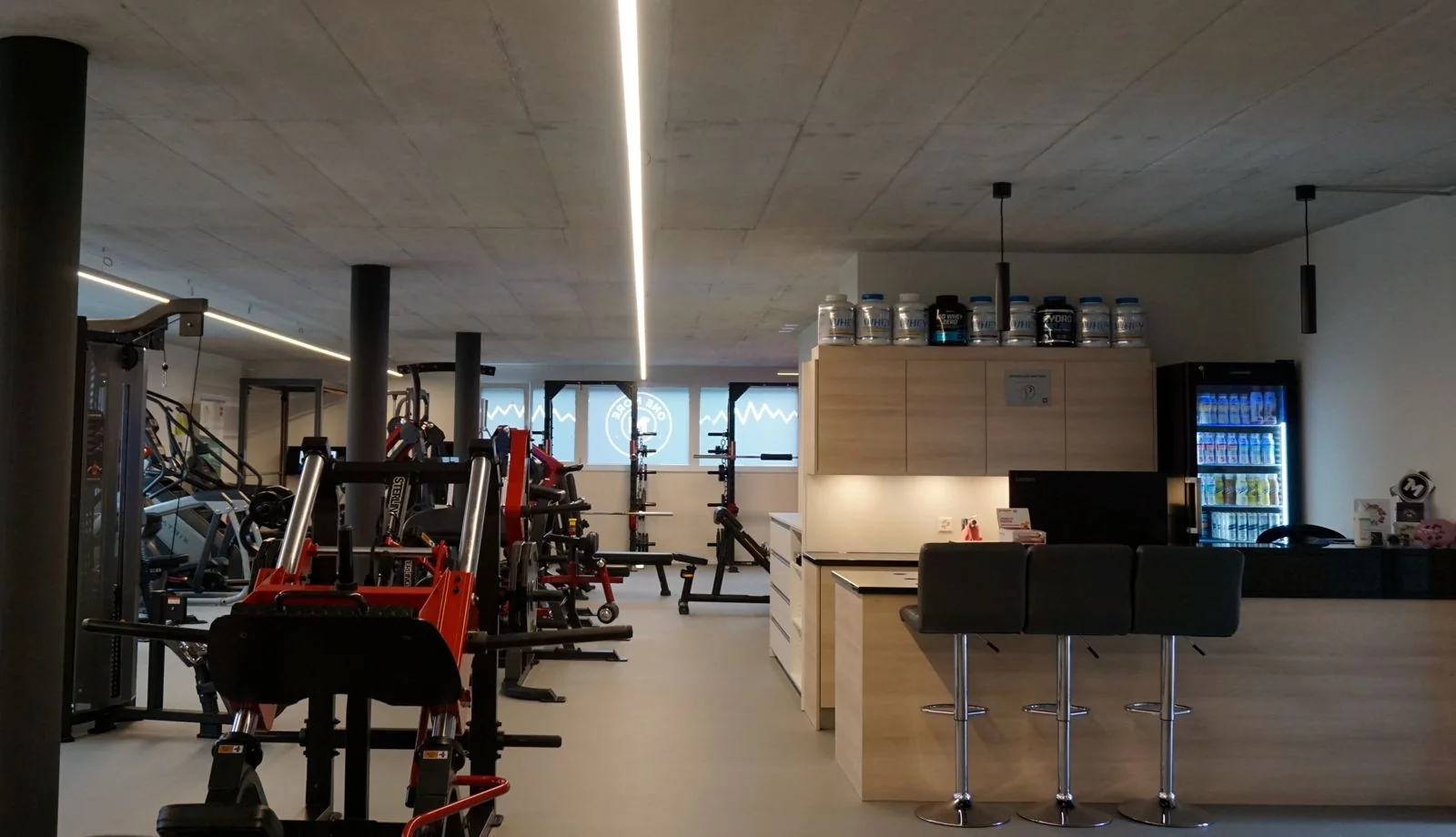 Trainingsfläche und Studio von ONE MORE in Schleinikon